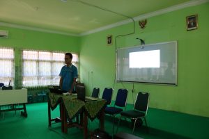 Ujian Tugas Akhir di Lab Bahasa MAN 2 Kota Probolinggo