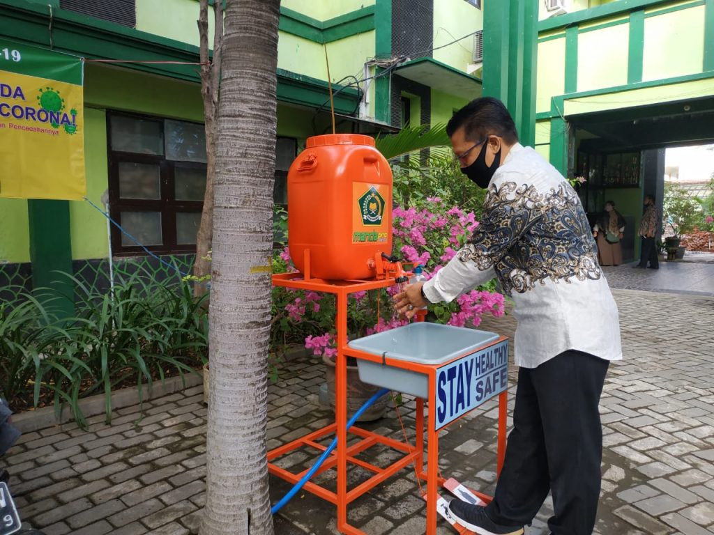 Kepala MAN 2 Kota Probolinggo Tetap Mengikuti Protokol Kesehatan