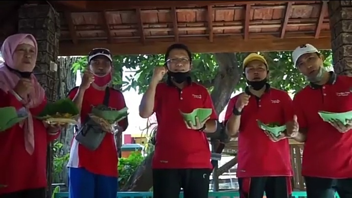 Makan Nasi Jagung bersama keluarga MandaPro Exist