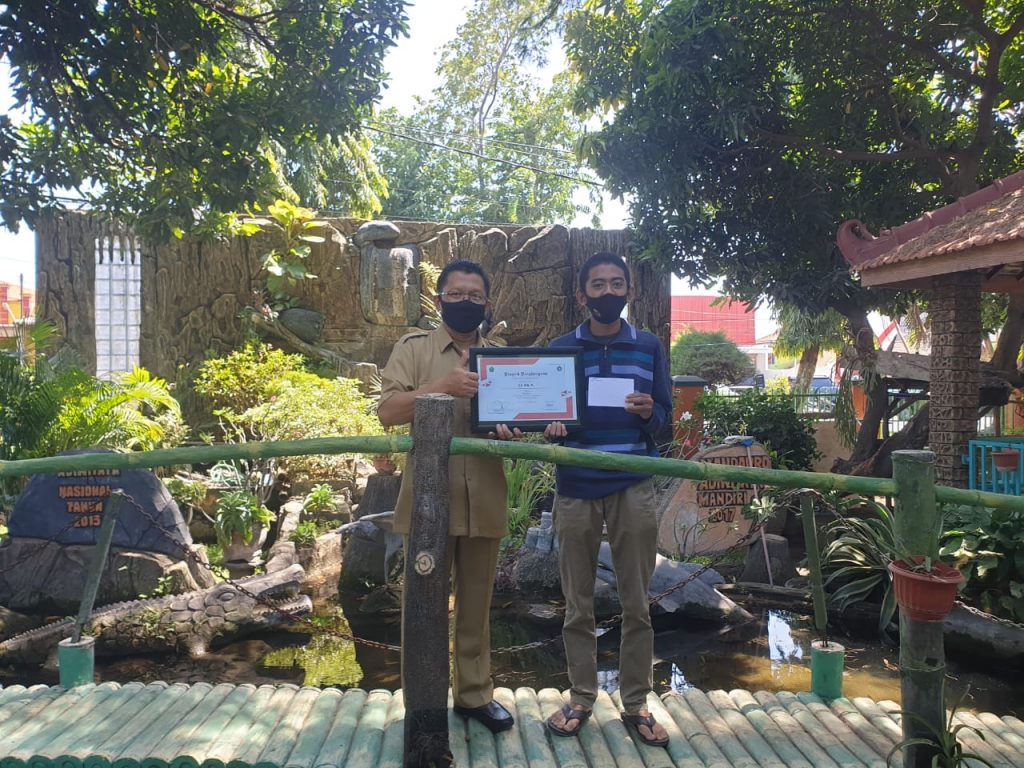 Perwakilan dari XII IPA 4 (Juara 3 Video Cinematic Semangat 45)